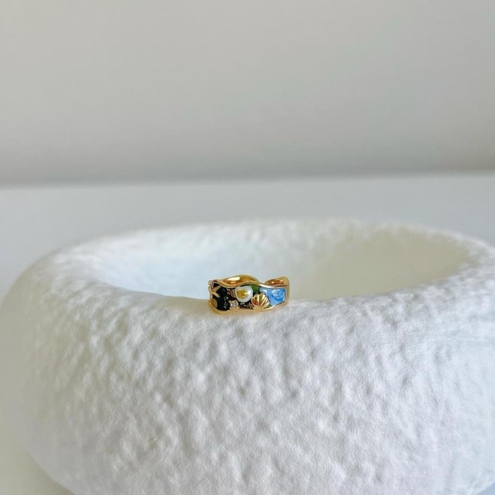 Gold and Blue Sapphire Ring with Prong Setting